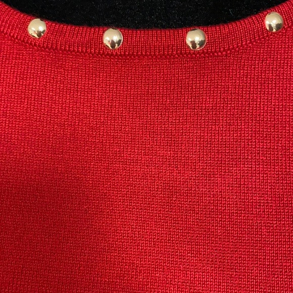 Questions Red oversized sweater with gold stones design. M - Picture 6 of 9